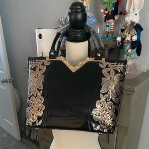 Boutique patten leather and gold purse